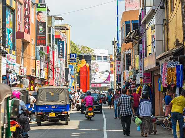 Sri Lanka shopping_crop